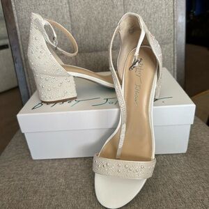 Betsy Johnson white pearl beaded Sandal sz9